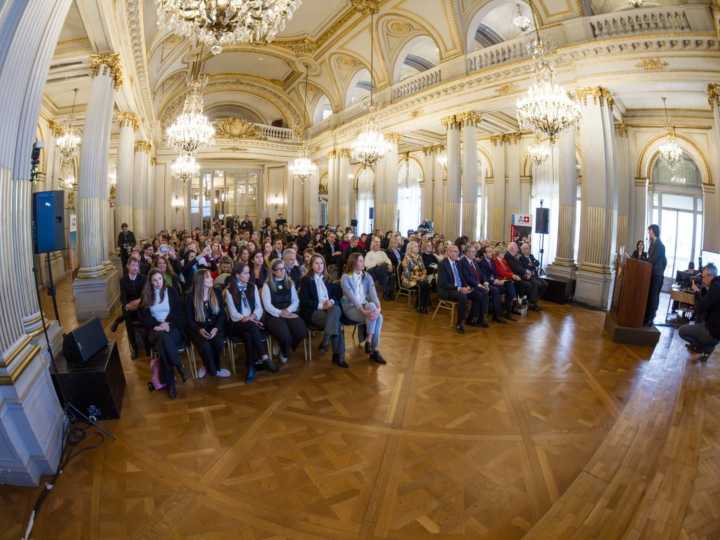 Las empresas suizas premiaron a firmas locales por sus "acciones positivas"