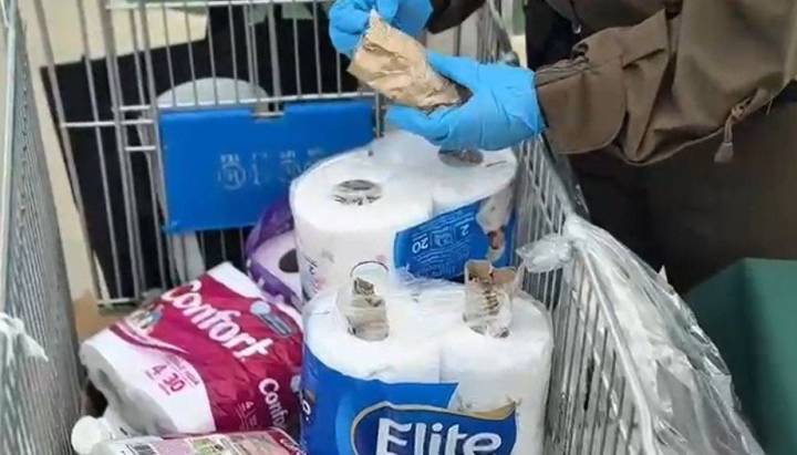 Mujer es detenida por vender droga escondida en papel higiénico en plaza de Valparaíso