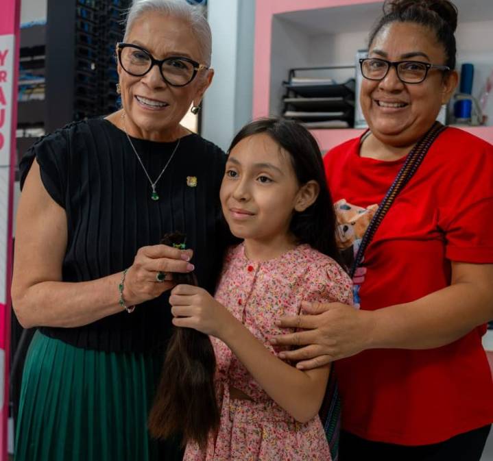 La pequeña Airam Guadalupe dona su cabello al DIF Nayarit