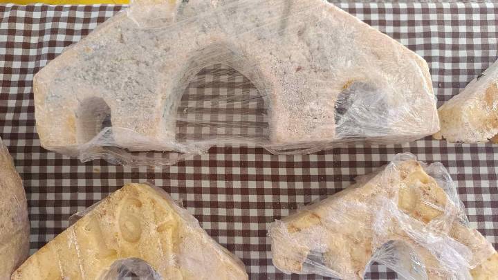El queso que sorprende en Cangas de Onís: El "El Puentón" es la inspiración del quesero Manolito Blanco