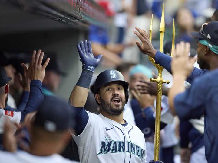 Eugenio Suárez bateó primer HR de regreso en Seattle