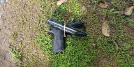 Intentaron robarle el auto a un sargento de la PFA con un arma de utilería en La Tablada y fueron detenidos