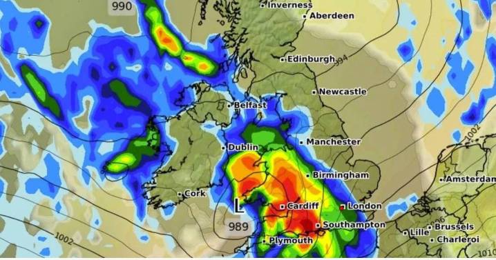 UK weather maps show two monster rainstorms to hit country in next two weeks