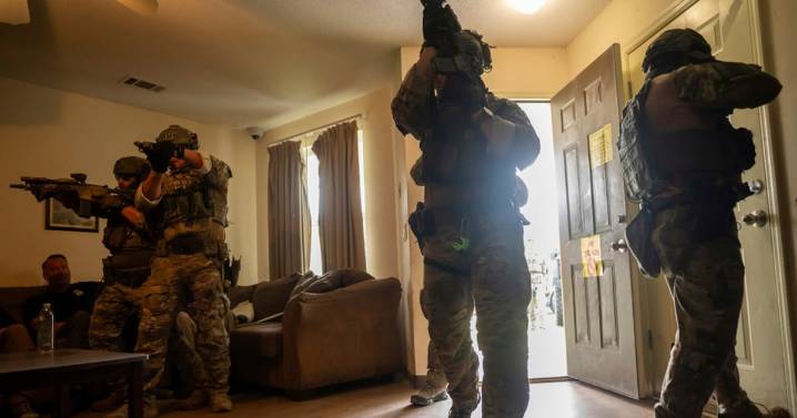 Critican a Trump por la detención de dos bomberos migrantes que combatían un incendio forestal