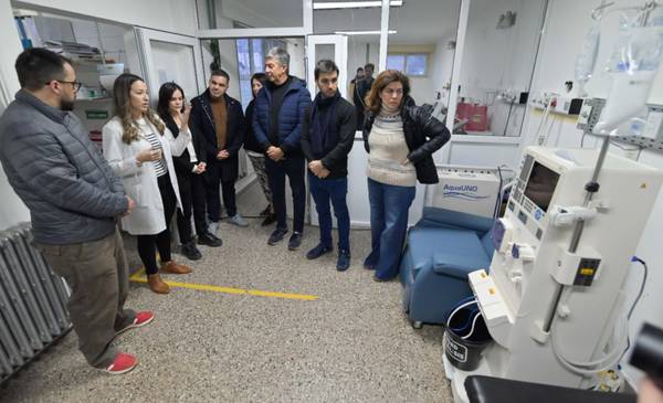 Torres destacó que ya está en funcionamiento la nueva sala de diálisis del Hospital Zonal Esquel