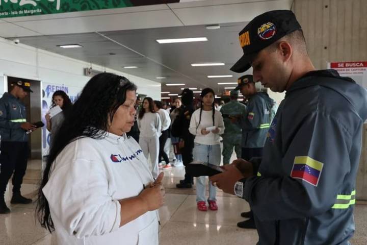Arriban a Maiquetía 184 migrantes deportados desde Estados Unidos: 22 son niños y niñas