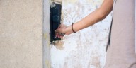 ¿Problemas con salitre? Esta es la mejor manera de limpiar, reparar y prevenir que aparezca en los muros