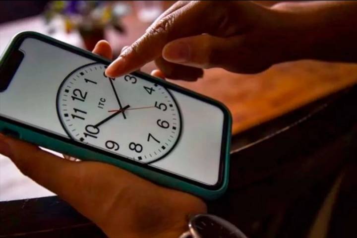 Diputados analiza retrasar una hora los relojes con un cambio de huso horario