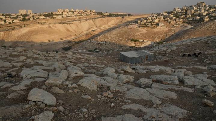 Israel approves settlement project that could divide the West Bank