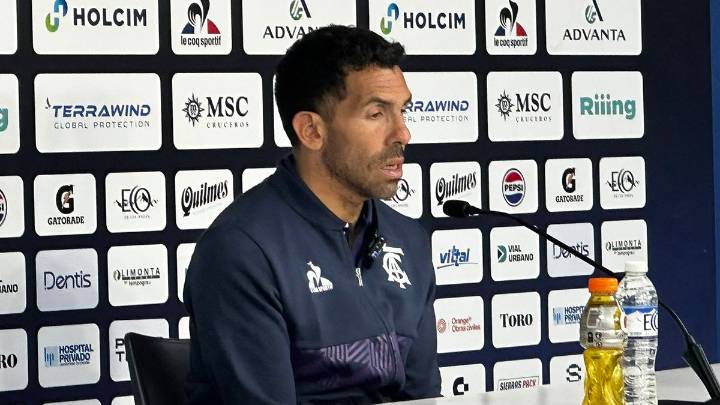 Carlos Tevez le puso fin a los rumores sobre su renuncia: la tajante advertencia del Apache