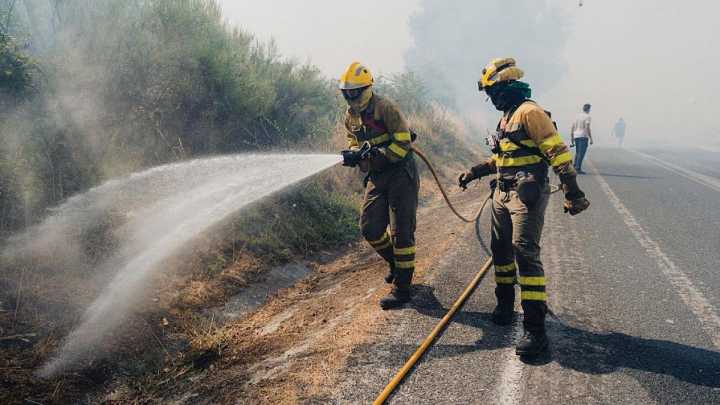 La lección de humildad de un bombero alemán destinado en nuestro país que está dando la vuelta a España: "Estamos entrenados para esto"