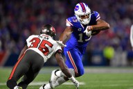 Gabe Davis leaves Steelers facility without signing contract