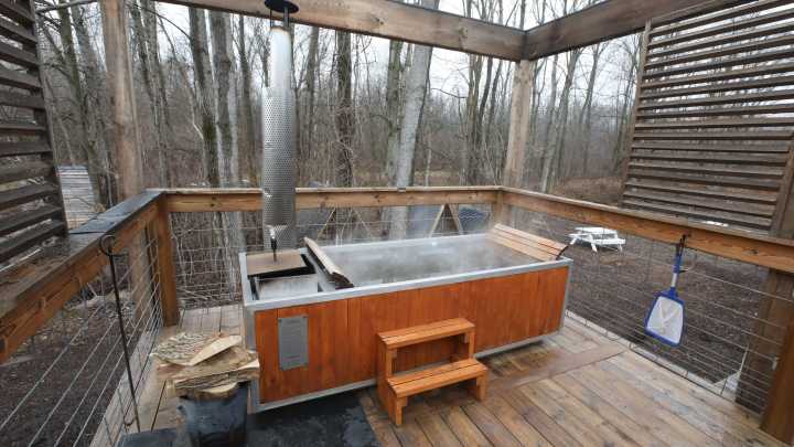 2 women rescued from hot tub after 'a relaxing dip' near Red River Gorge