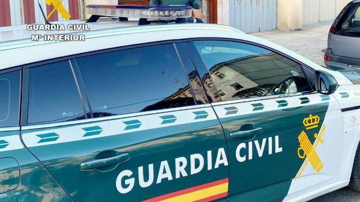 La Guardia Civil recupera en Oleiros un coche robado en A Coruña y detiene al ladrón