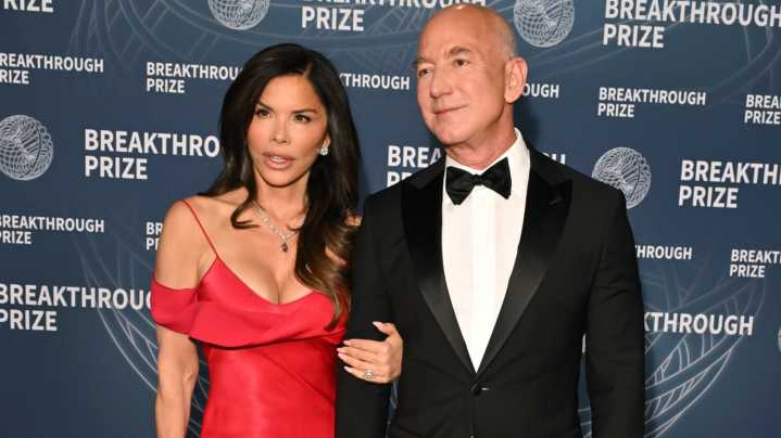 Lauren Sanchez & Jeff Bezos' Painful Lack Of Chemistry Doesn't Help Divorce Rumors