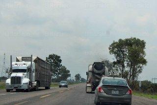 Robos a tractocamiones persisten en rutas clave del Bajío, alerta Canacar