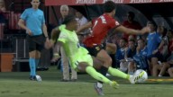 Los jugadores del Mallorca pidieron la roja a Raphinha por una durísima entrada a Morey