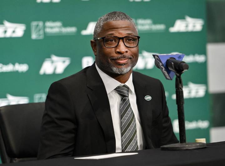 Aaron Glenn Urged to Avoid Past Jets Mistakes After HC Called Out Locker Room Explore why Aaron Glenn is urged to avoid past Jets mistakes as he calls out the locker room while demanding discipline. P