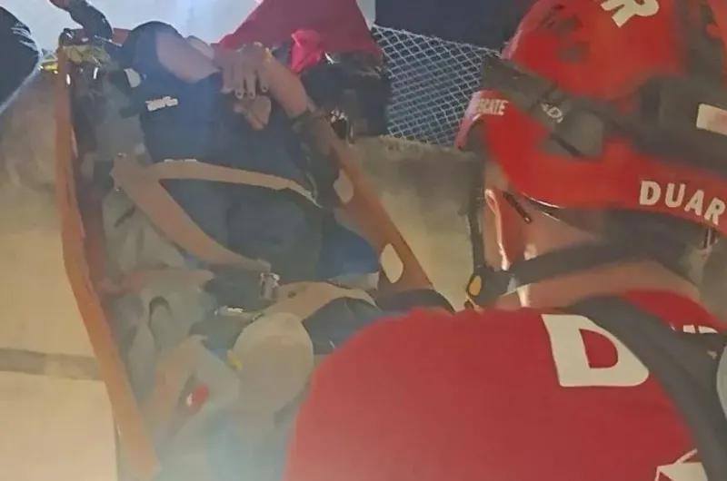 Quiso salvar a su gato y cayó del tercer piso: terminó hospitalizada con graves fracturas