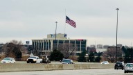 Nebraska iza banderas a media asta en honor a víctimas de tiroteo en Minneapolis