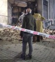 Se derrumbó una obra en construcción en una transitada calle de la Quinta Sección