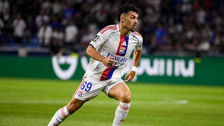 Principio de acuerdo Villarreal-Lyon para el traspaso del delantero Mikautadze