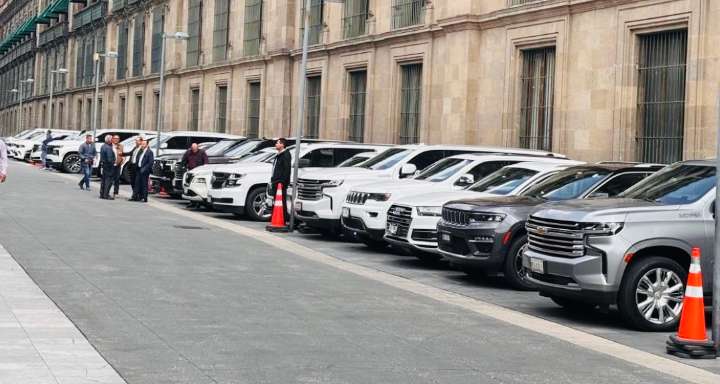 Salomón Jara, “ganador del autoshow” en Palacio Nacional por llegar en la camioneta más cara, blindada y con internet, con valor de más de 2 mdp