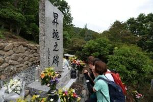 Families mourn 40 years since deadly Japan Airlines crash