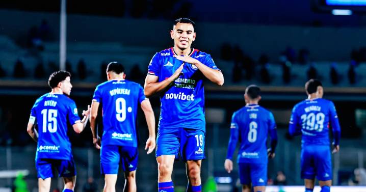 Cruz Azul le gana a Santos en el Olímpico Universitario