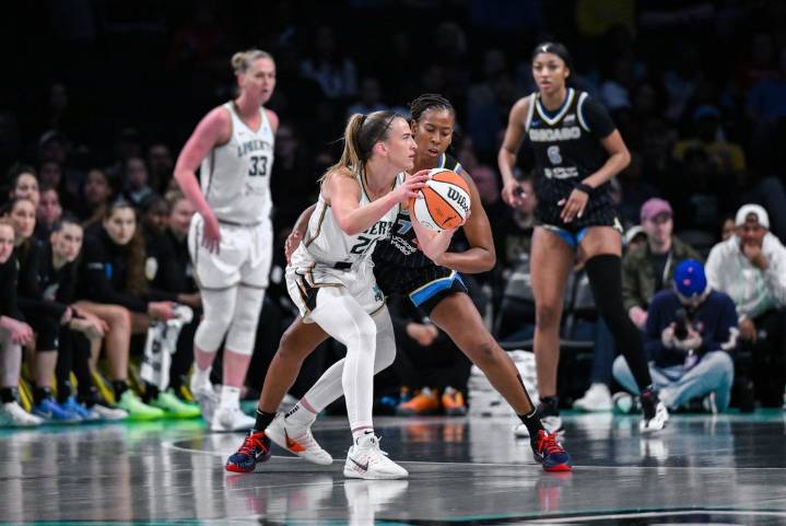 Deadspin | Sky stun Liberty to end five-game skid