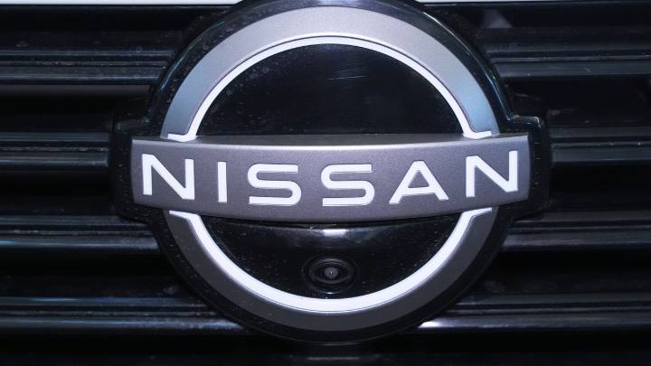 Mercedes se desvincula del maltrecho Nissan: vende su participación del 3,8% por 279 millones de euros