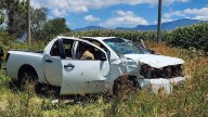 Conductora pierde el control y vuelca en carretera de Acámbaro