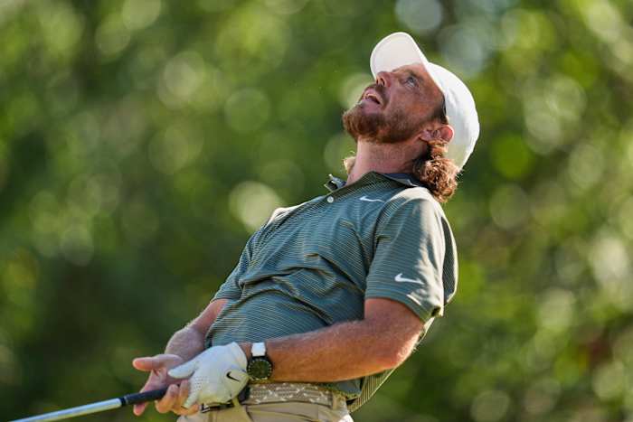 Tommy Fleetwood clings to 1-shot lead in Memphis as Scottie Scheffler lurks