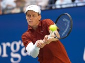 Jannik Sinner inicia sólido la defensa de su título en el US Open
