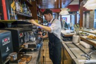 Cuatro de cada diez autónomos con empleados en España trabaja 49 horas o más a la semana, frente al 2,3% de los asalariados