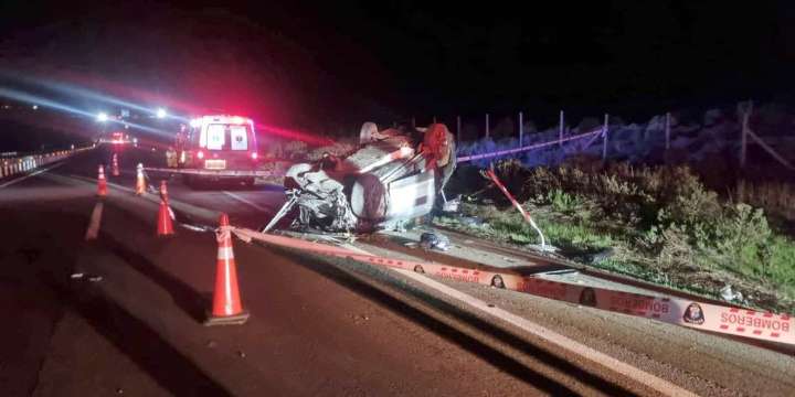 Conductor de auto robado falleció en un volcamiento tras huir de Carabineros