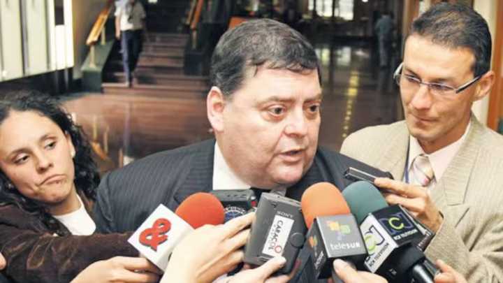 Exsenador Álvaro García Romero queda libre en medio de proceso por desplazamiento forzado