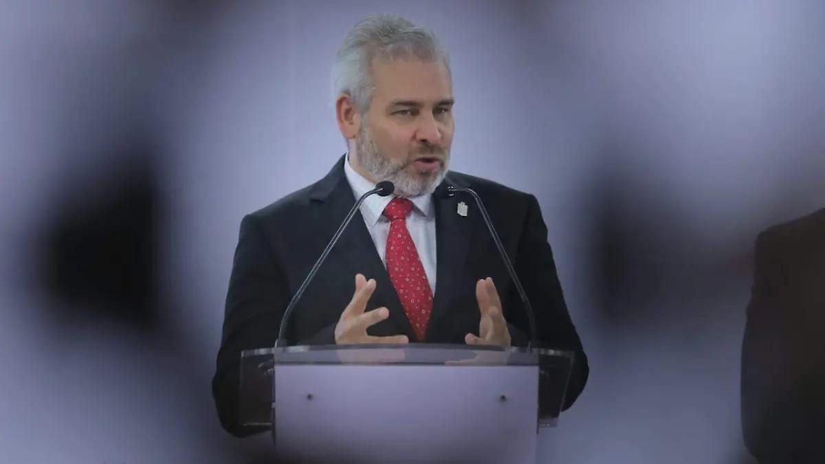 Mantas de Zamora y Jacona son una táctica del crimen organizado para que el gobierno hable del tema: Bedolla
