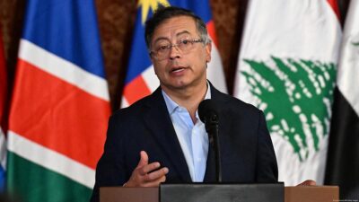 Petro acusa a Uribe de desconocer el genocidio del partido de izquierda Unión Patriótica