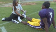 'He's always with me' | Junior Holloway honors late father with custom cleats