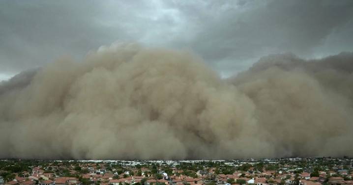 Towering wall of dust rolls through metro Phoenix, leaving thousands without power