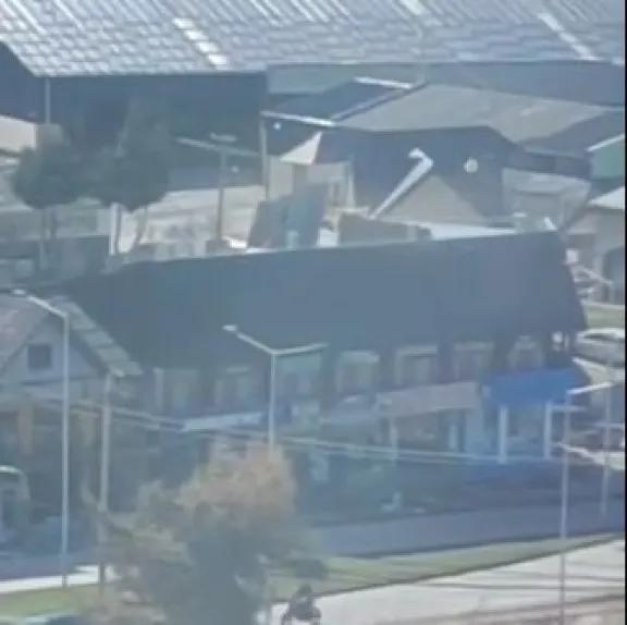 El viento voló el techo de un salón de eventos infantiles en Bariloche