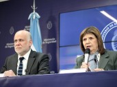 Bullrich por hechos de violencia en partido entre la U e Independiente: "Nos sorprende que haya detenidos solo del lado chileno"