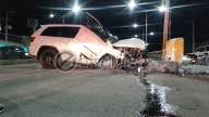 Camioneta queda en pérdida total tras choque en la Tecnológico