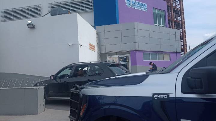 Policía brinda auxilio a mujer en labor de parto para asegurar su llegada al hospital