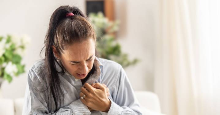 NHS doctor shares warning signs of heart attacks in women as they often go unnoticed
