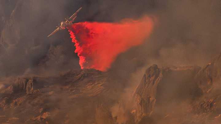 Wildfires expand in Oregon and California, prompting evacuations