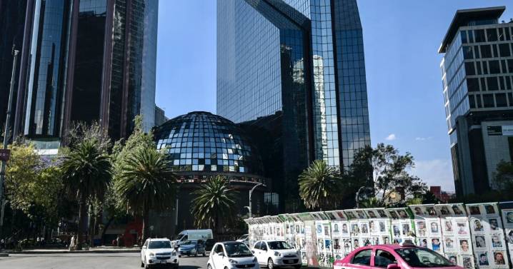 El peso y la BMV avanzan tras despido de gobernadora del banco central de EU