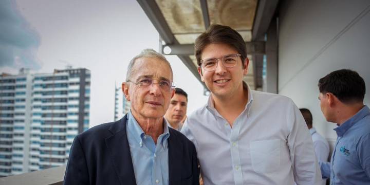 Álvaro Uribe envió fuerte discurso al sepelio de Miguel Uribe Turbay: “Lo asesinaron con la venganza inducida por el Presidente”