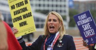 Asistentes de vuelo de EEUU luchan por mejores salarios y condiciones laborales